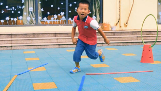 F:.亿童学前教育微信文章7年9月\uff089.22）收藏！幼儿园秋季户外运动方案来啦（创意、有趣&简单）_副本.jpg